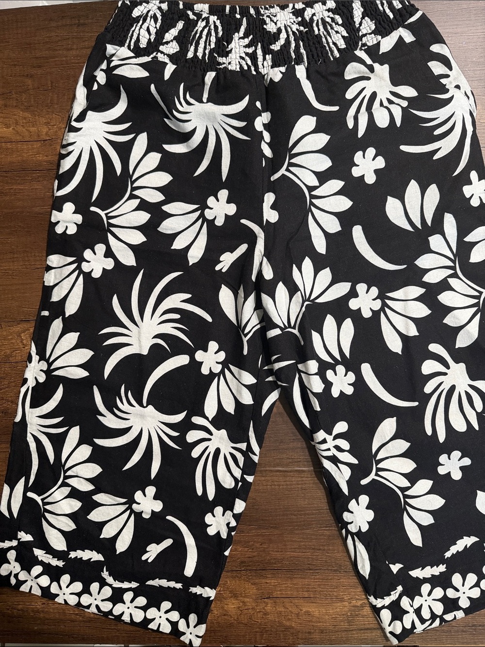 Jones New York Black & White Floral Pull-On Track Pants